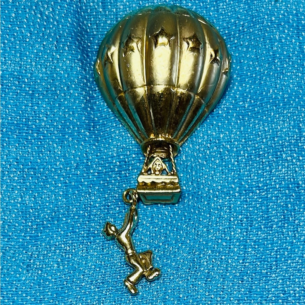 Brooch hot air balloon, NEW. Approximately 3” long by 1.5” across. Earrings incl